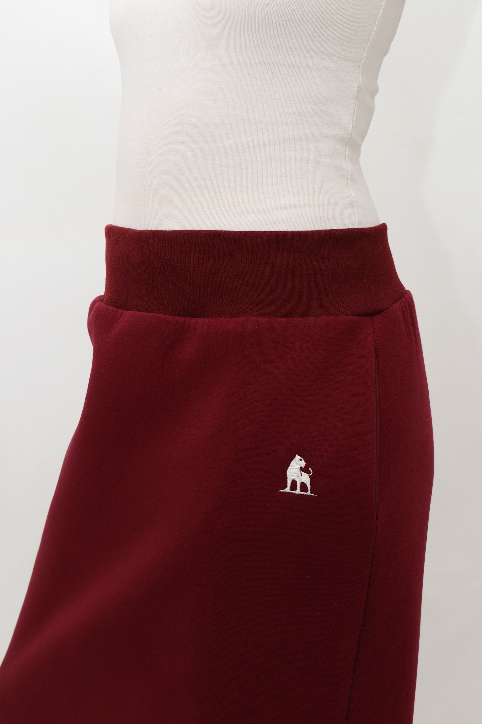 détail jupe jogging